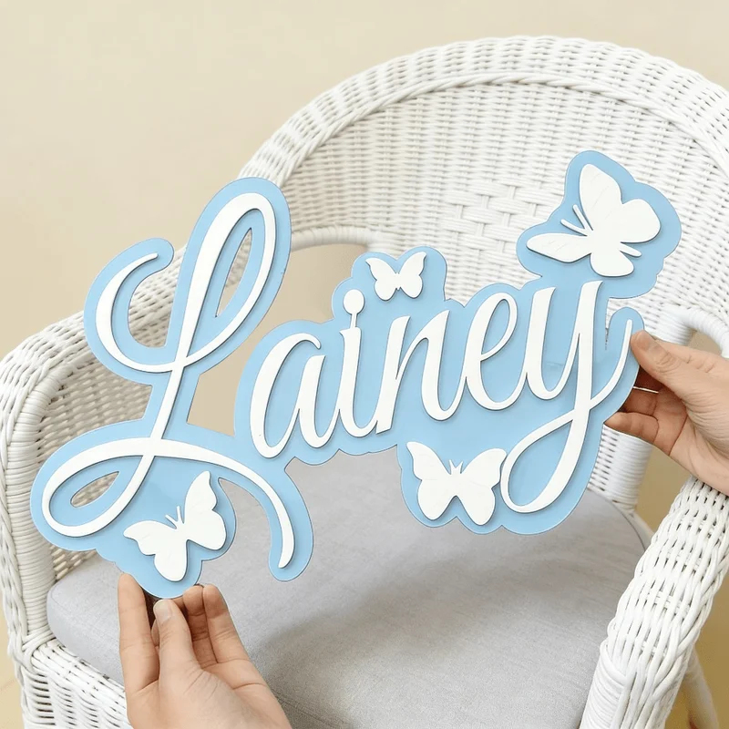 パーソナライズされた赤ちゃんの名前プレート、白い蝶の青いデザ - Baby Nursery のレビューと価格