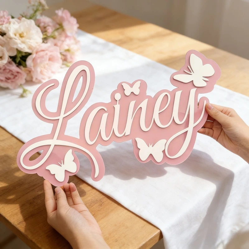 パーソナライズされた赤ちゃんの名前プレート、白い蝶の青いデザ - Baby Nursery のレビューと価格